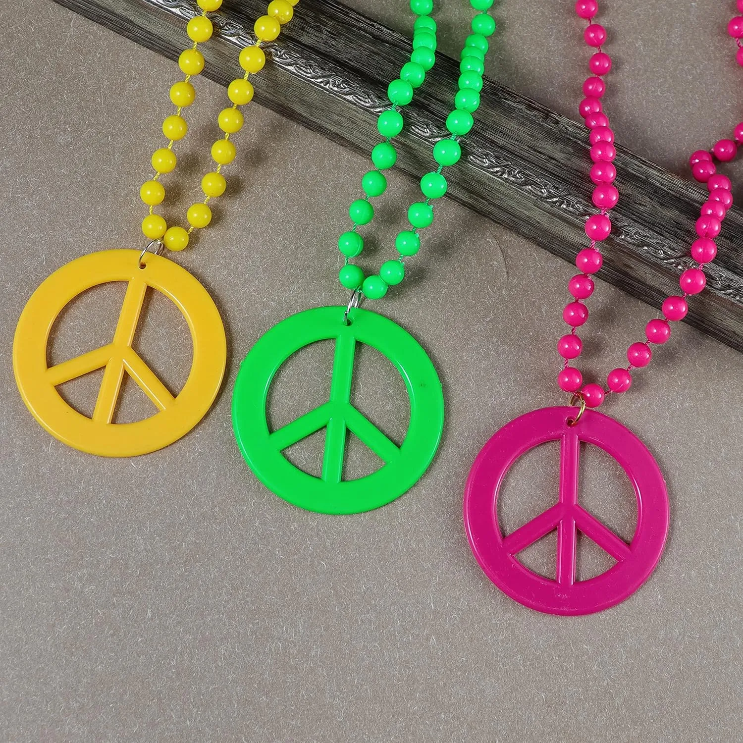 COLORFUL BLING Acrylic Neon Love Peace Symbol Pendant Necklace Beads Chain 60s 70s Hippie Costume Party Accessories for Women Men Halloween Jewelry