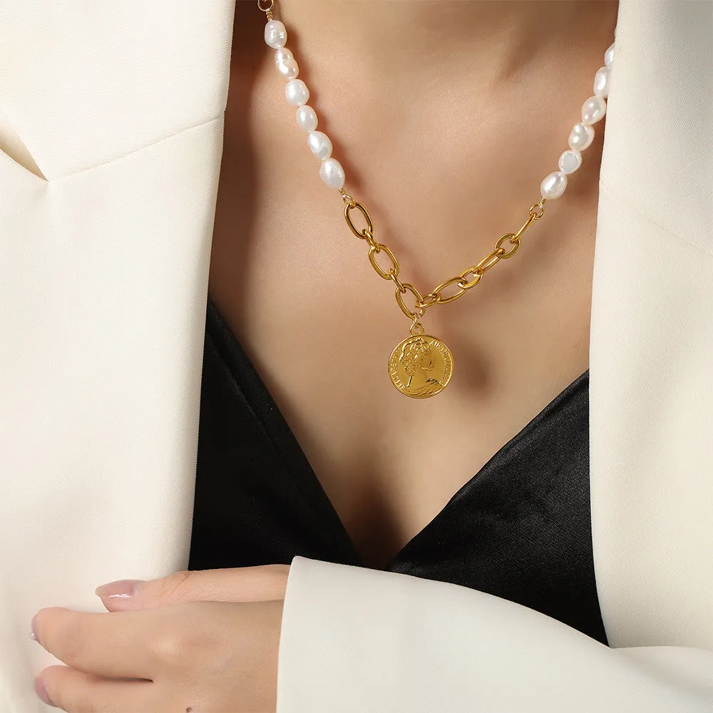 Gold Chain Splicing Pearl Necklace With Portrait Pendant