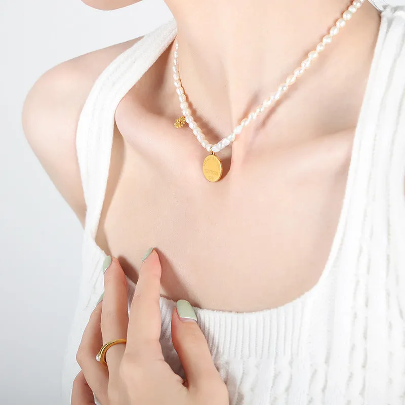 New York Coin Pendant Freshwater Pearl Necklace